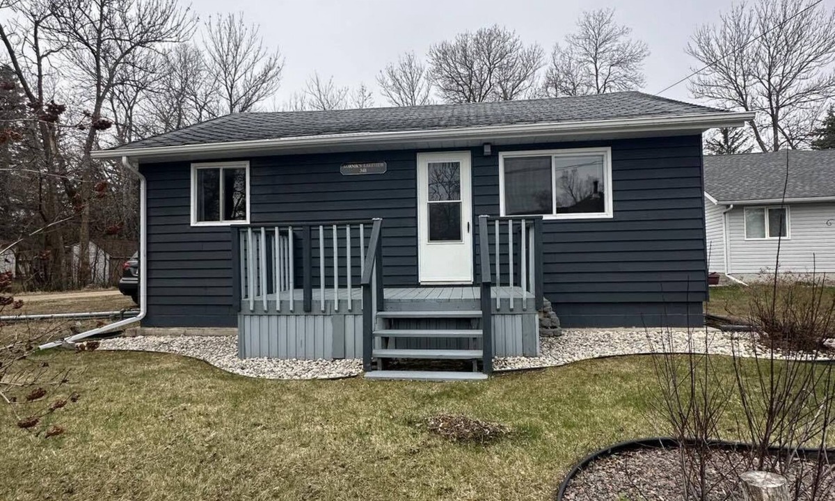Gimli House | Kornik's Lakeview
