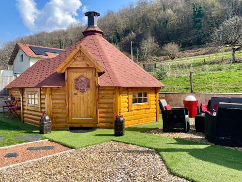 Voissant Cabin | Kota COSY avec jaccuzzi inclus et sauna en option