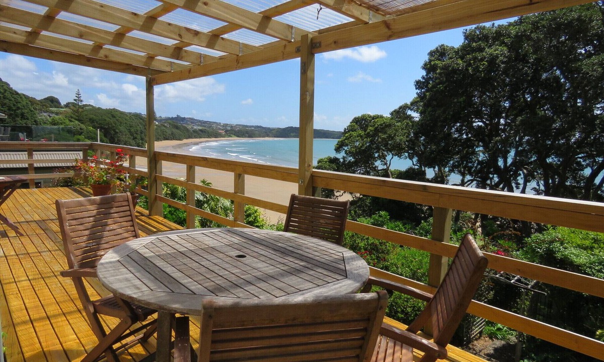 Coopers Beach Cottage | Kotare Kottage - Beachfront Escape