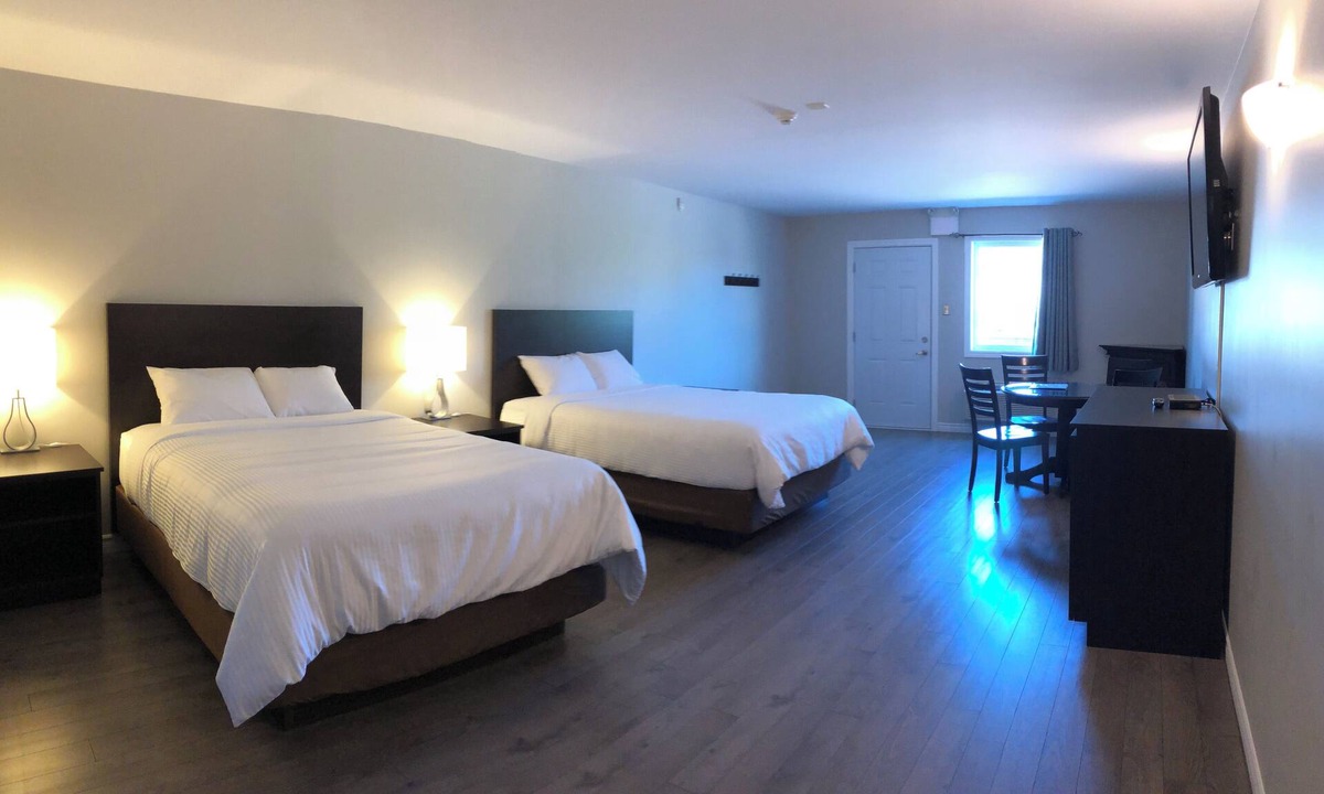 Little Bras d'Or Hotel | Kow's Inn