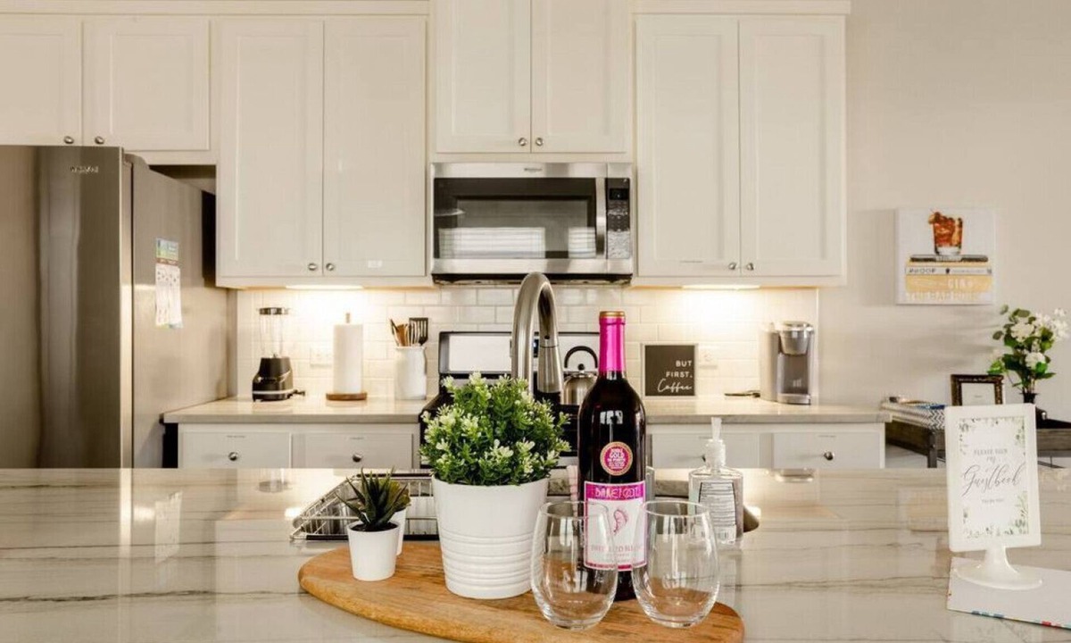 Mahncke Park House | Kozy SA Haven: 2 Suites, Near Riverwalk Alamo & Pearl
