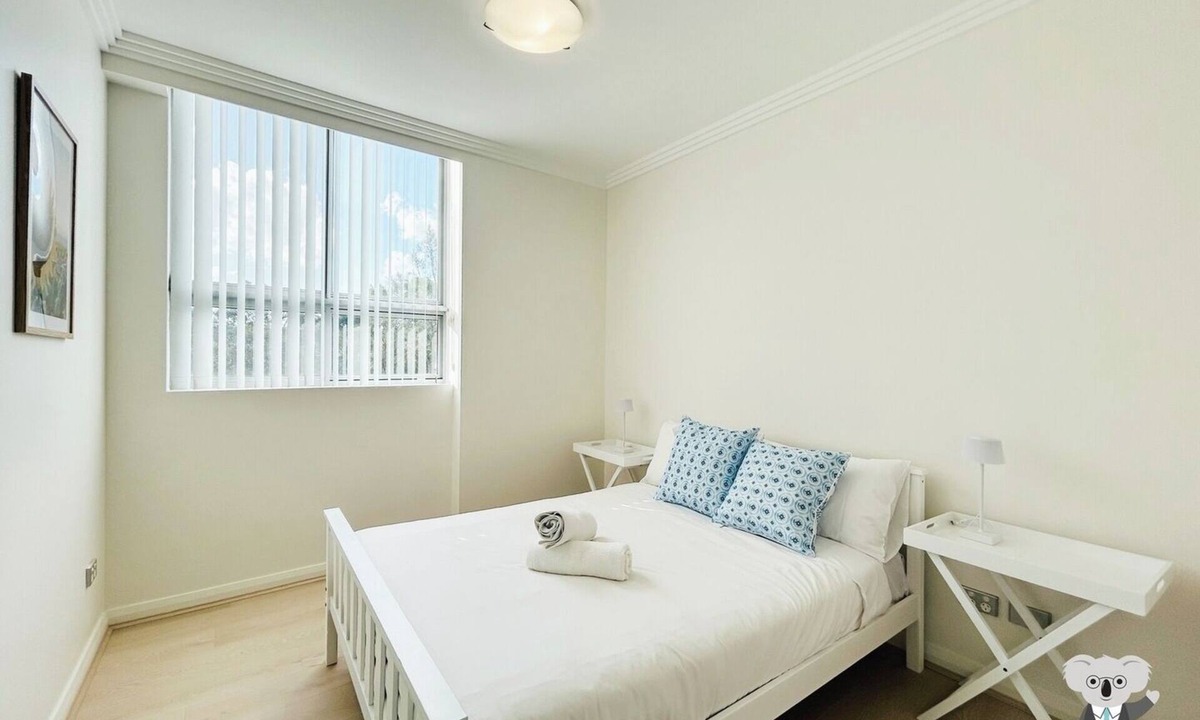 Homebush West Apartment | KozyGuru | Homebush West | 3Bed 2Bath Apt +Parking