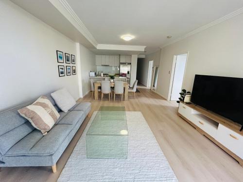 Homebush West Apartment | KozyGuru | Homebush West | 3Bed 2Bath Apt +Parking