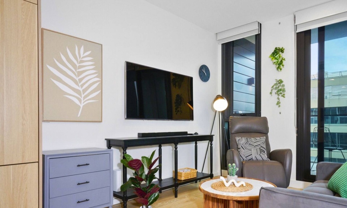 Moonee Ponds Apartment | KozyGuru | Moonee Ponds | Modern 1 Bed Apt Parking