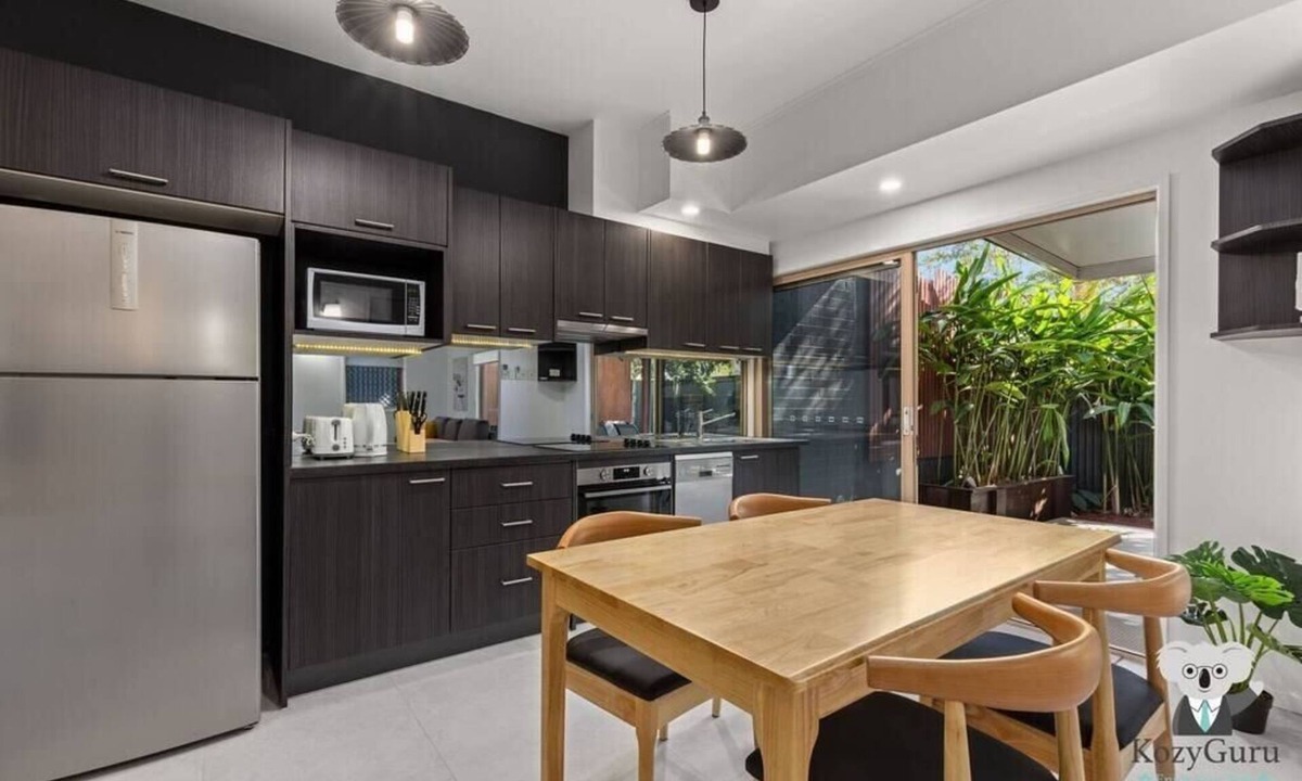 Spring Hill House | KozyGuru | Spring Hill | Cosy 1 Bed1Bath