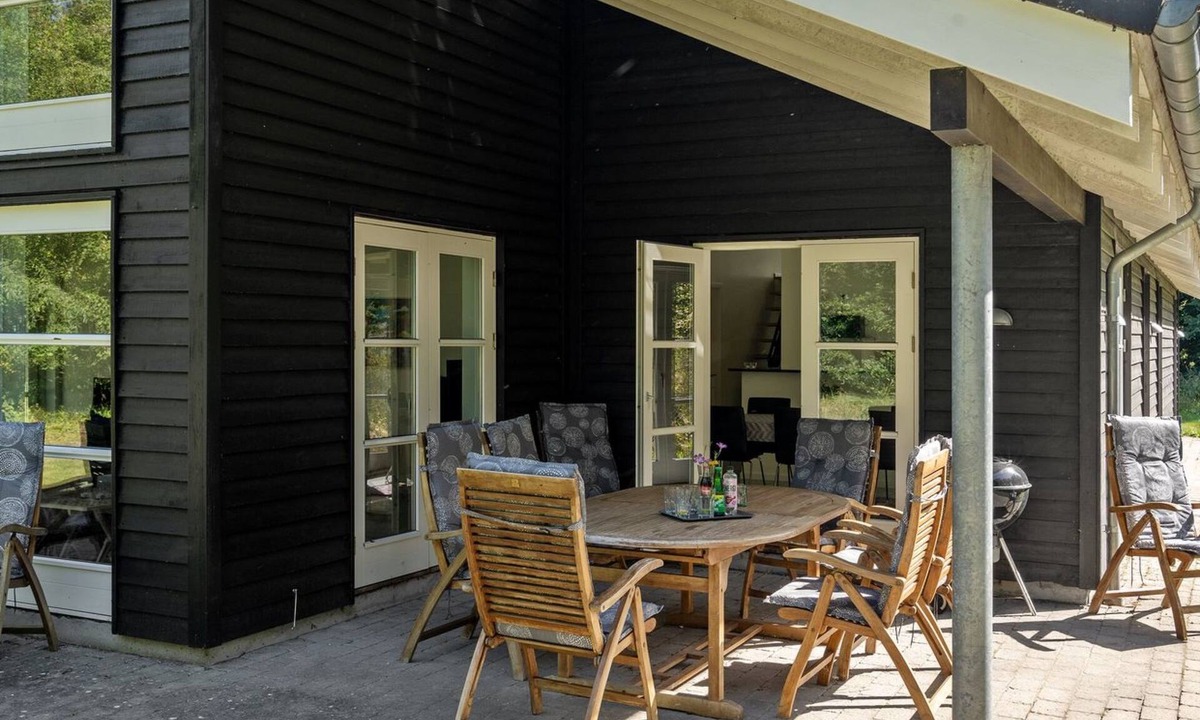 Hou House | "Kringfod" - 590m from the sea by Interhome