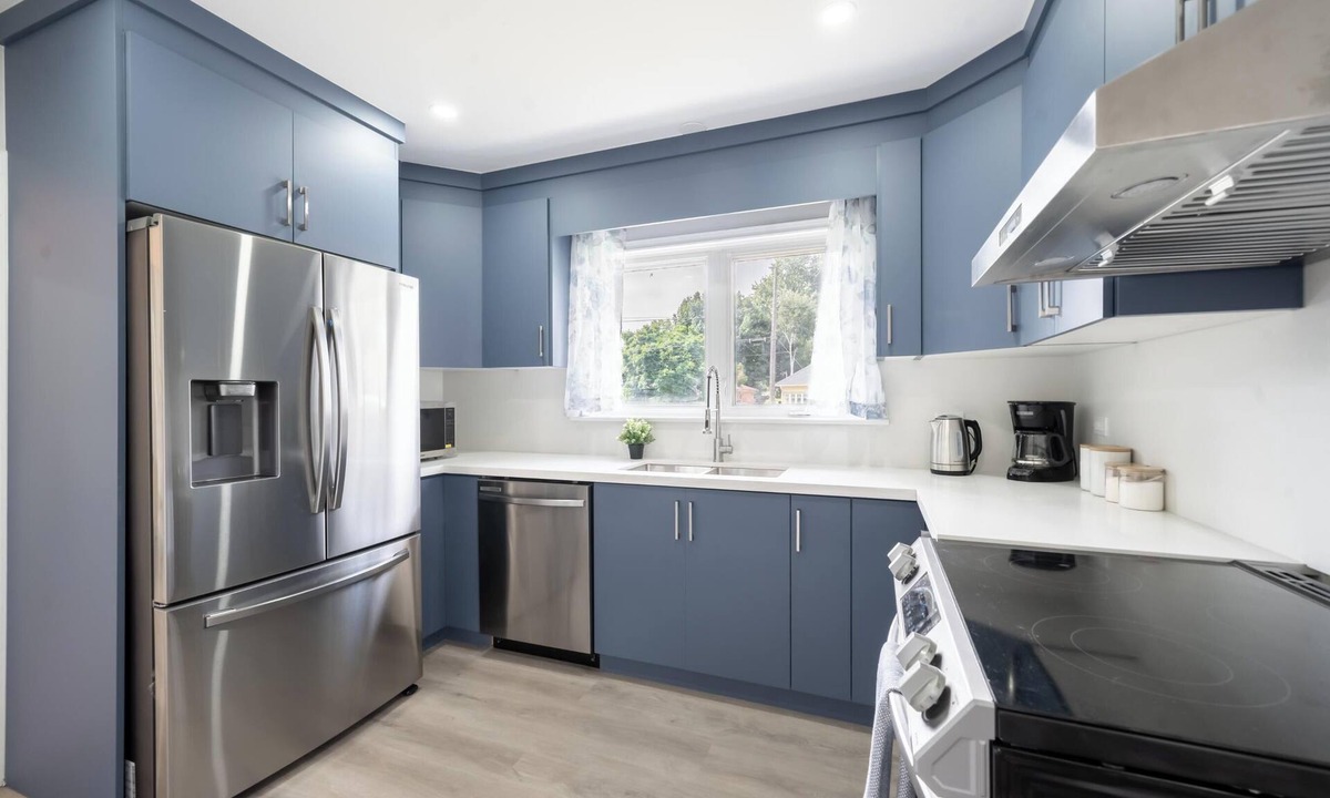 Lakeview House | Krishna Villa, Luxury Property Steps to Beachfront