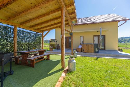 Otocac House | Kuća Trota - sauna, HOT TUB