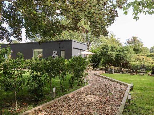 Tring House | Kub House