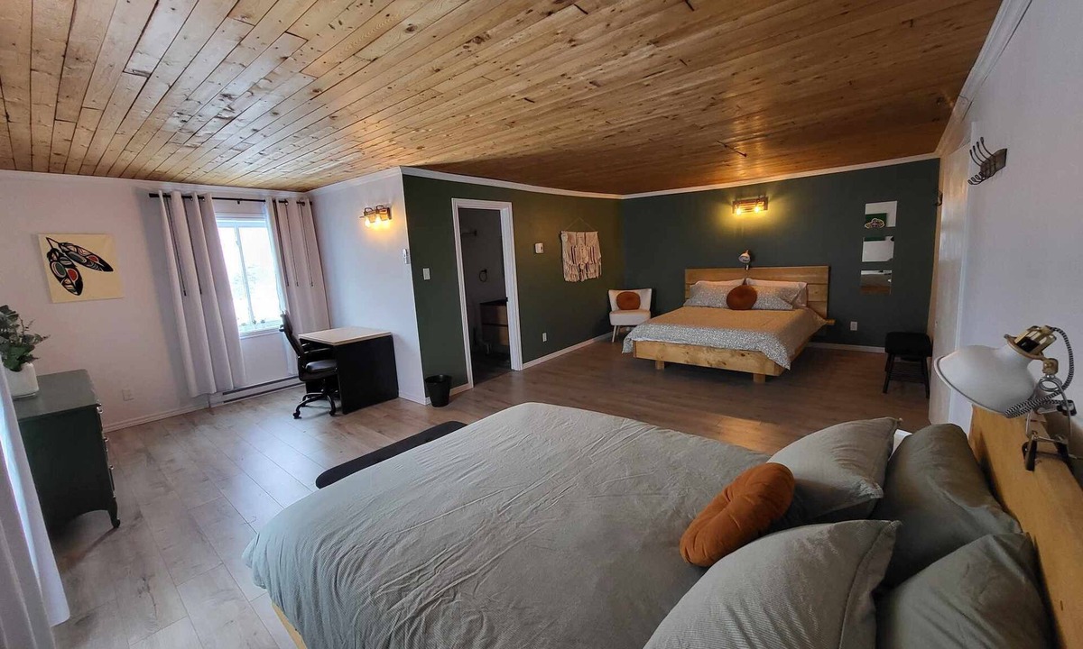 Pohenegamook Hotel | KWE Café & Auberge