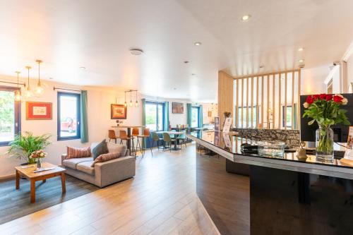 Creil Hotel | KYRIAD CREIL - Chantilly Nord