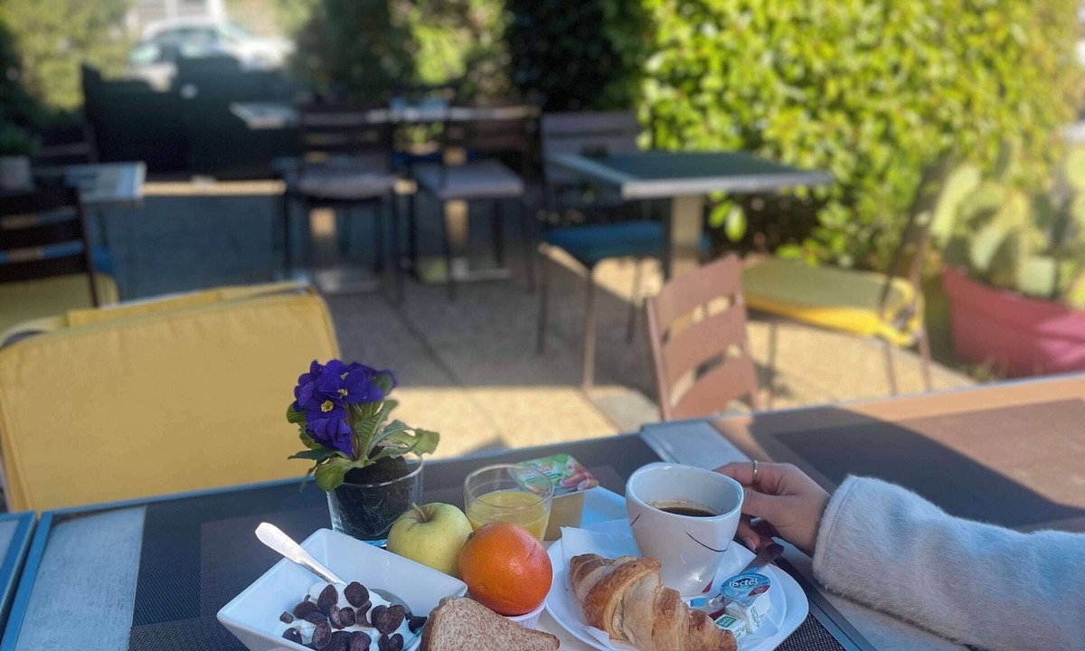 Saint-Jean-de-Vedas Hotel | Kyriad Direct Montpellier St Jean de Vedas – La Peyrière