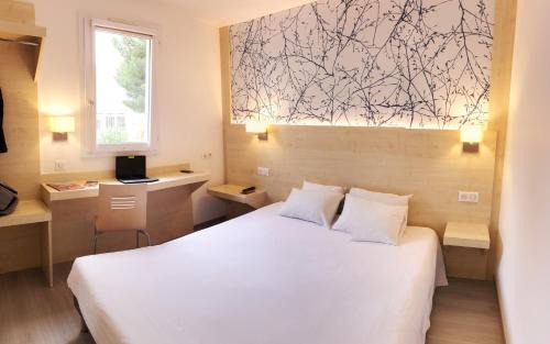Rivesaltes Hotel | Kyriad ECO - Perpignan Nord Aéroport