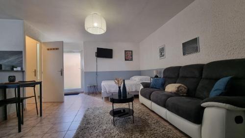 Charleville-Mezieres Apartment | Léa rdc centre-ville rénové concon cosy parking 36m2
