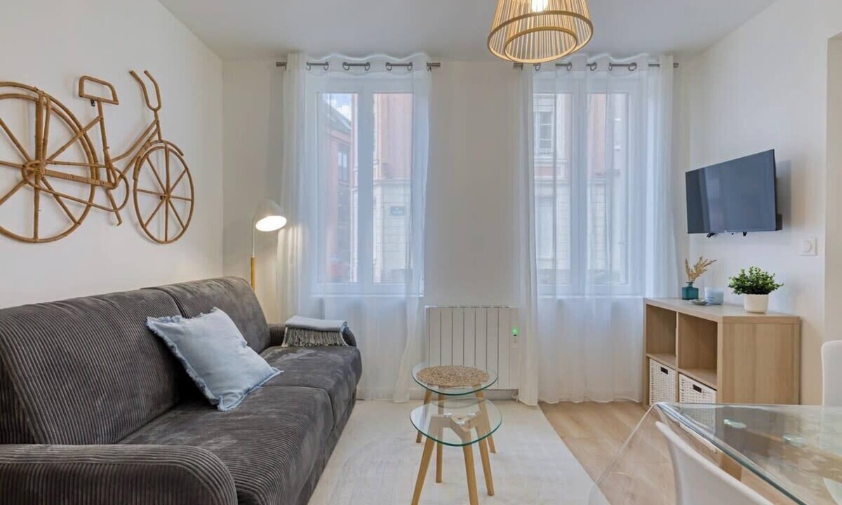 Gare-Jouvenet Apartment | Léandre, studio entièrement rénové avec extérieur