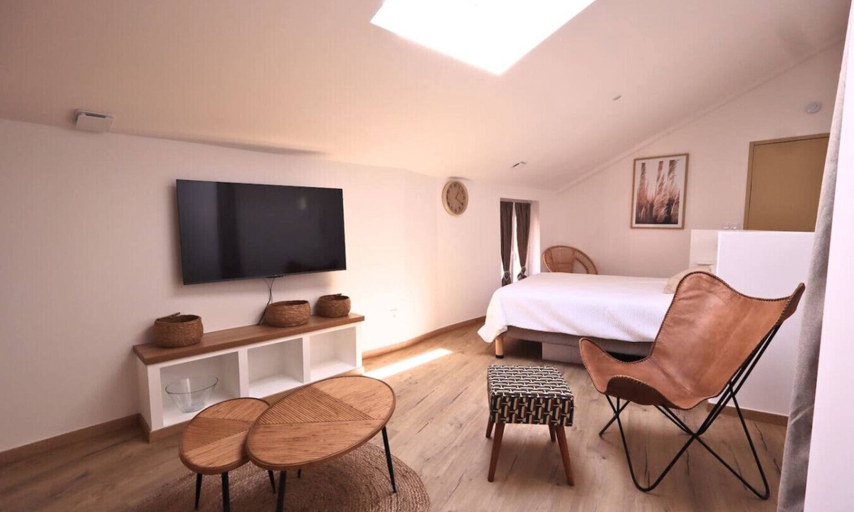 Camaret-sur-Aigues Apartment | L`Échappée Bohème - wifi netflix prime clim