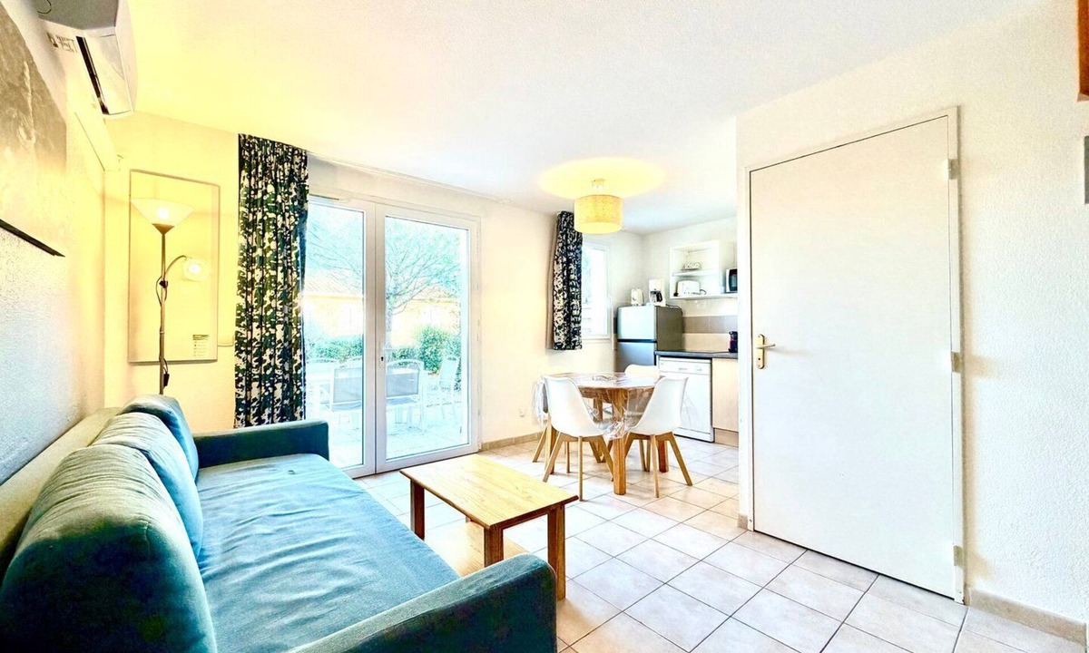 Calvisson Apartment | L’Échappée Belle, 4 guests, Pool in Calvisson