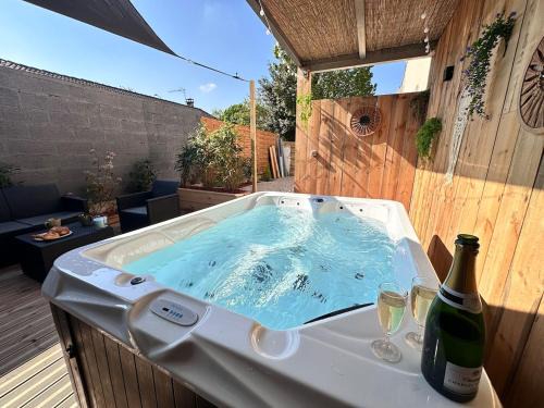 Barbatre Apartment | L'échappée Rémoise, jacuzzi proche caves champagne