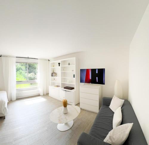 Neuilly-sur-Seine Apartment | L Écrin de Neuilly - La Défense & Champs Elysées 10 min away