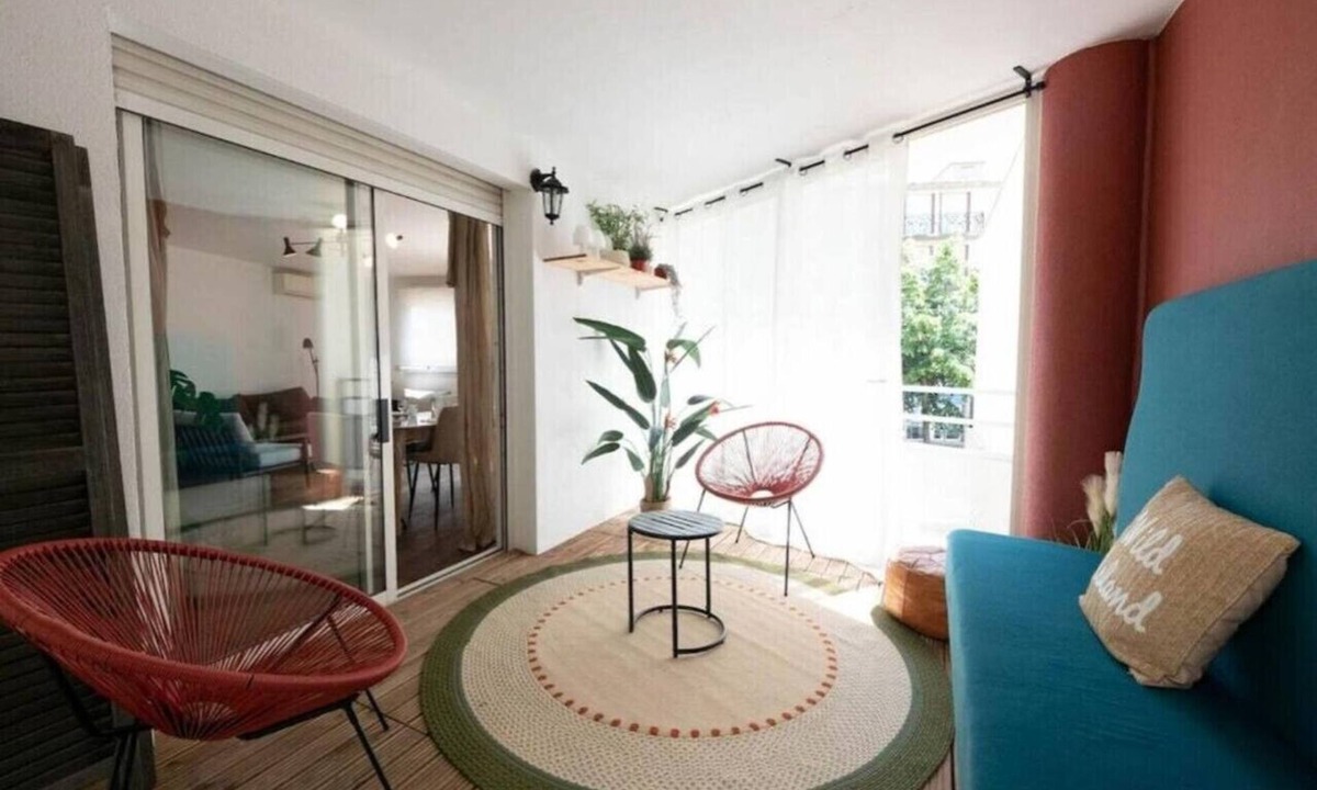 Gares Apartment | L`élégant - Terrasse et climatisation