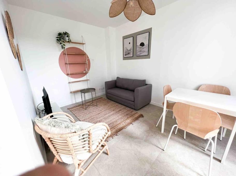 Clamart Apartment | L'évasion bleue, appart Clamart, Paris