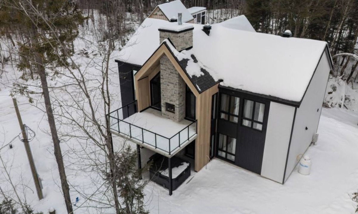 Mauricie Ski Chalet | L’Évasion Mauricie | Private Spa Sleeps 16