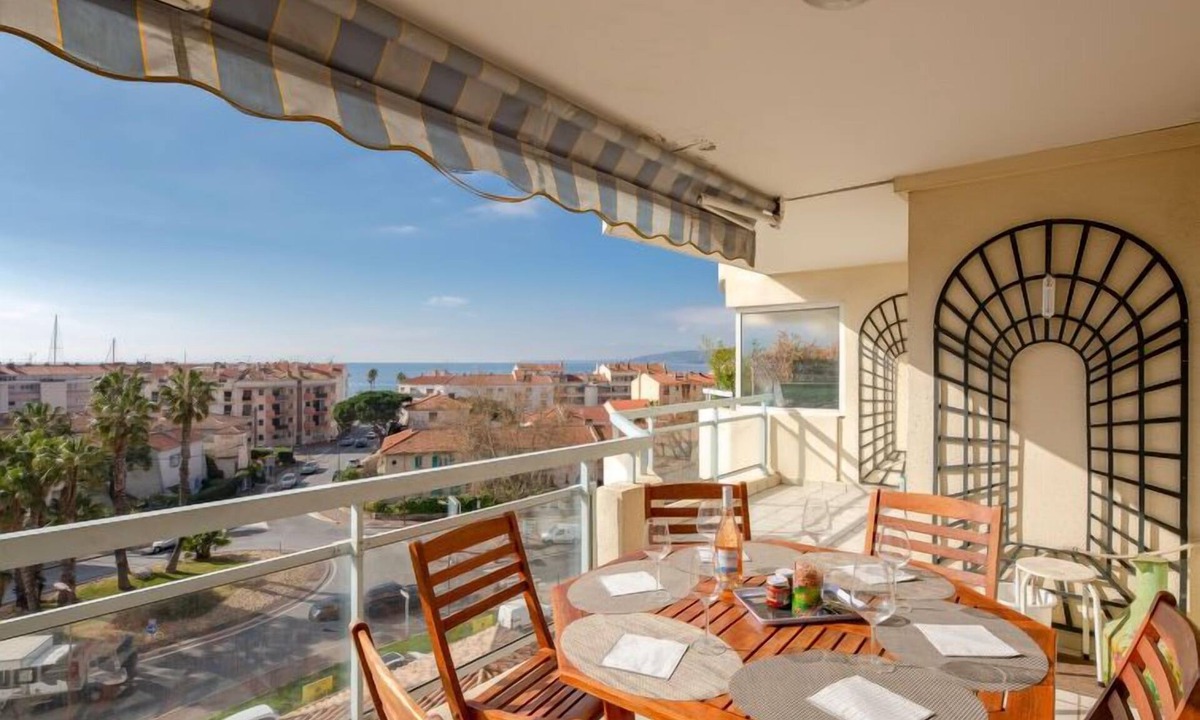 Frejus Plage Apartment | L'Aétius by Interhome