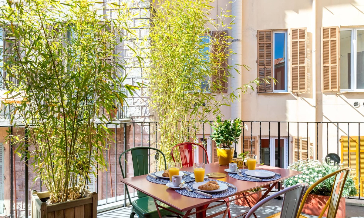 Quartier du Port Apartment | L'Abeille Boutique Apartments