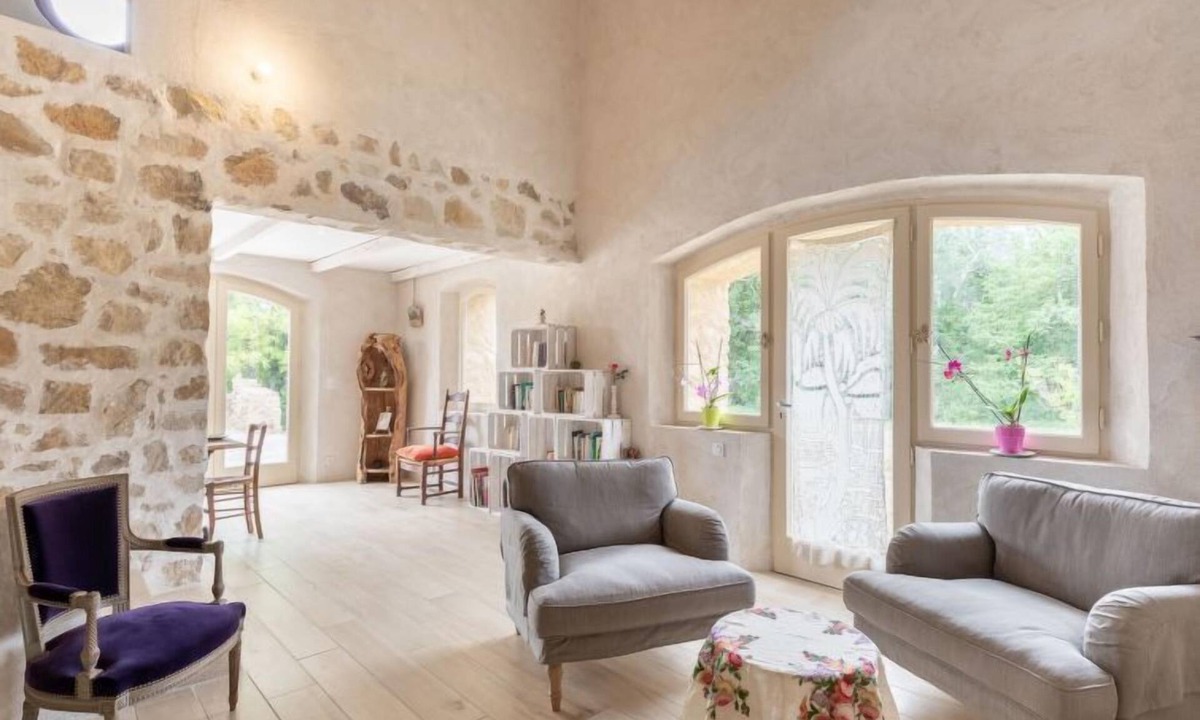 Caderousse House | L'Abri Cotheri by Interhome