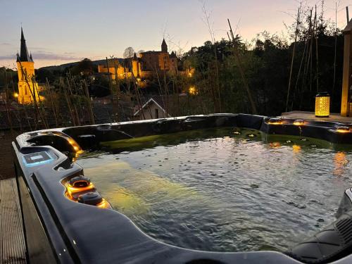 Jarnioux Villa | L'ABRI du château SPA et détente