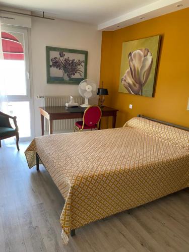 Firminy Hotel | L'Abribis