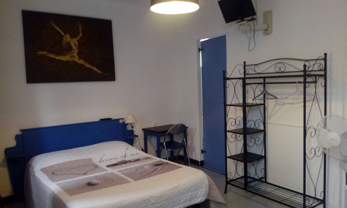 Nissan-lez-Enserune Hotel | L'Acropole