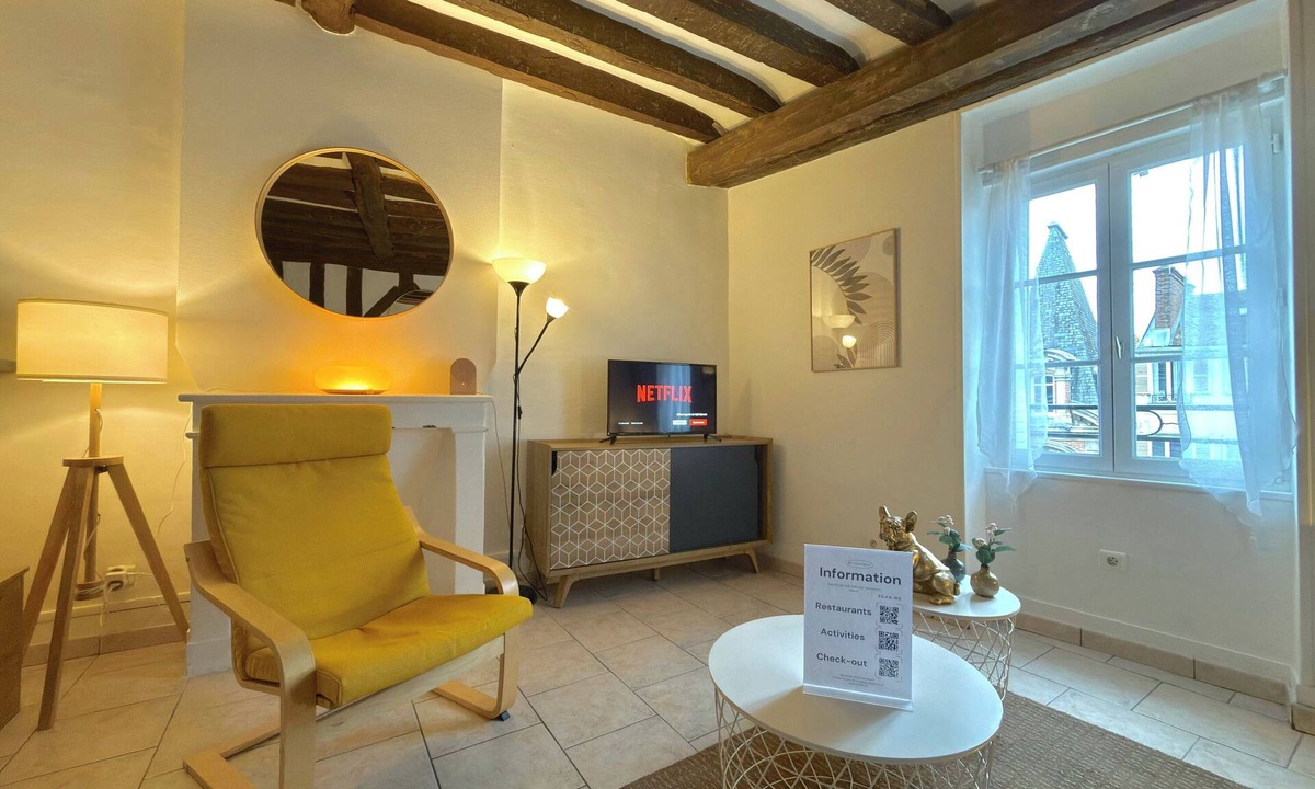 Fontainebleau Apartment | L’Adresse Secrète - Three Bedroom Apartment, Sleeps 4