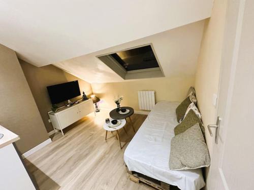 Sainte-Anne - Faubourg Noyon Apartment | L'Airzenity ~ Chill ~ Proche Gare ~ WiFi