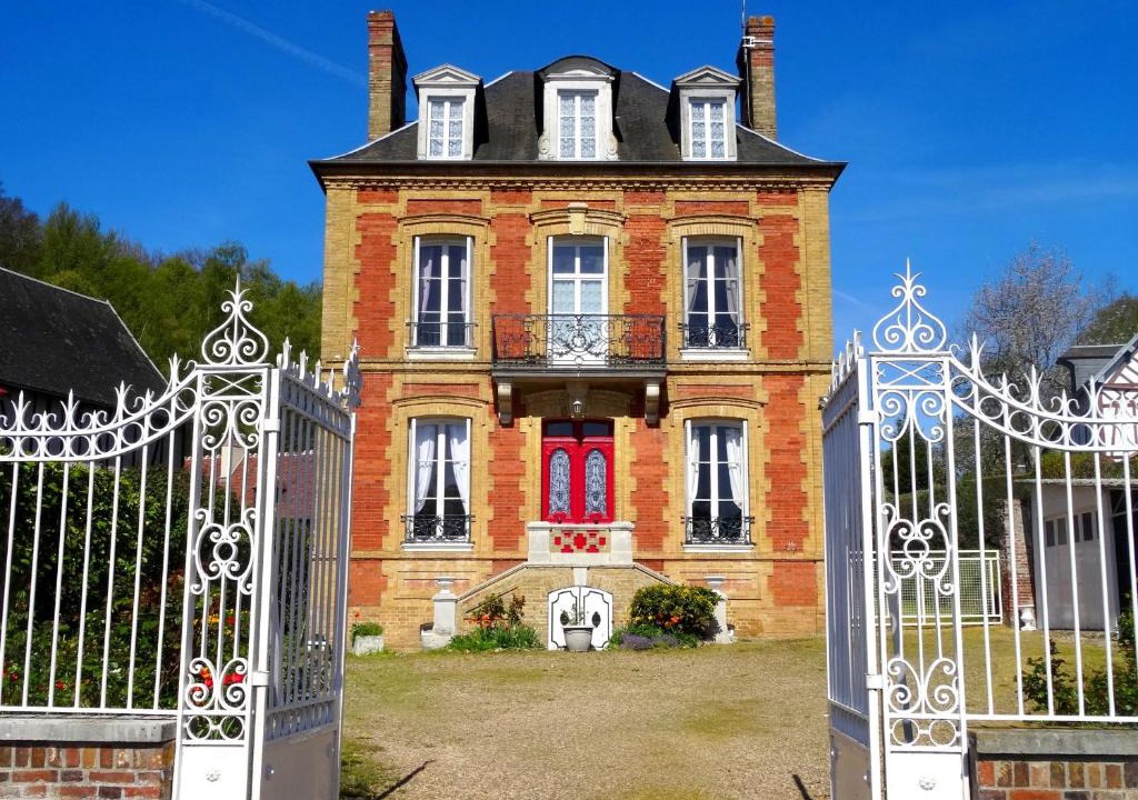 Mesnil-en-Ouche House | L'Ajoussienne