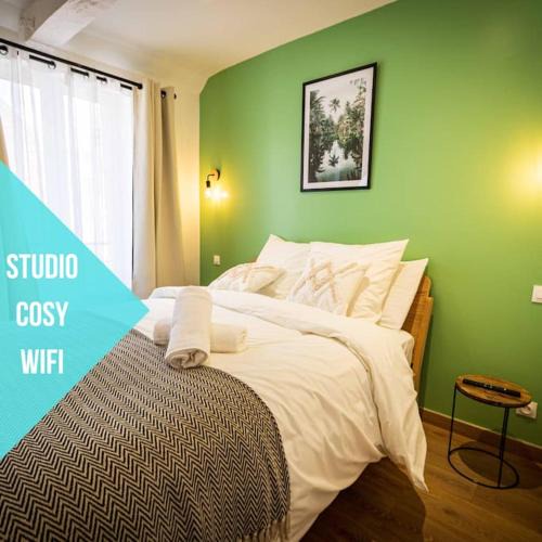 Saint-Quentin Apartment | L'Albatros 002 - Hypercentre * Cosy * Wifi