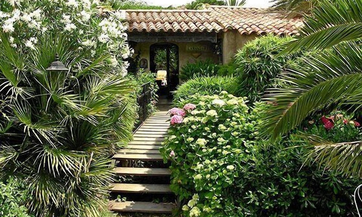 Plan-de-la-Tour House | L'Amandari