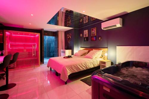 Seclin Apartment | L'Amoria - Suite Romantique moderne avec Jacuzzi & Sauna