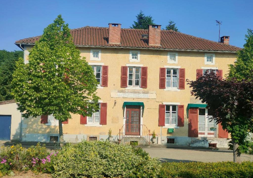 Saint-Laurent-sur-Gorre Bed & Breakfast | L'ancienne Gendarmerie
