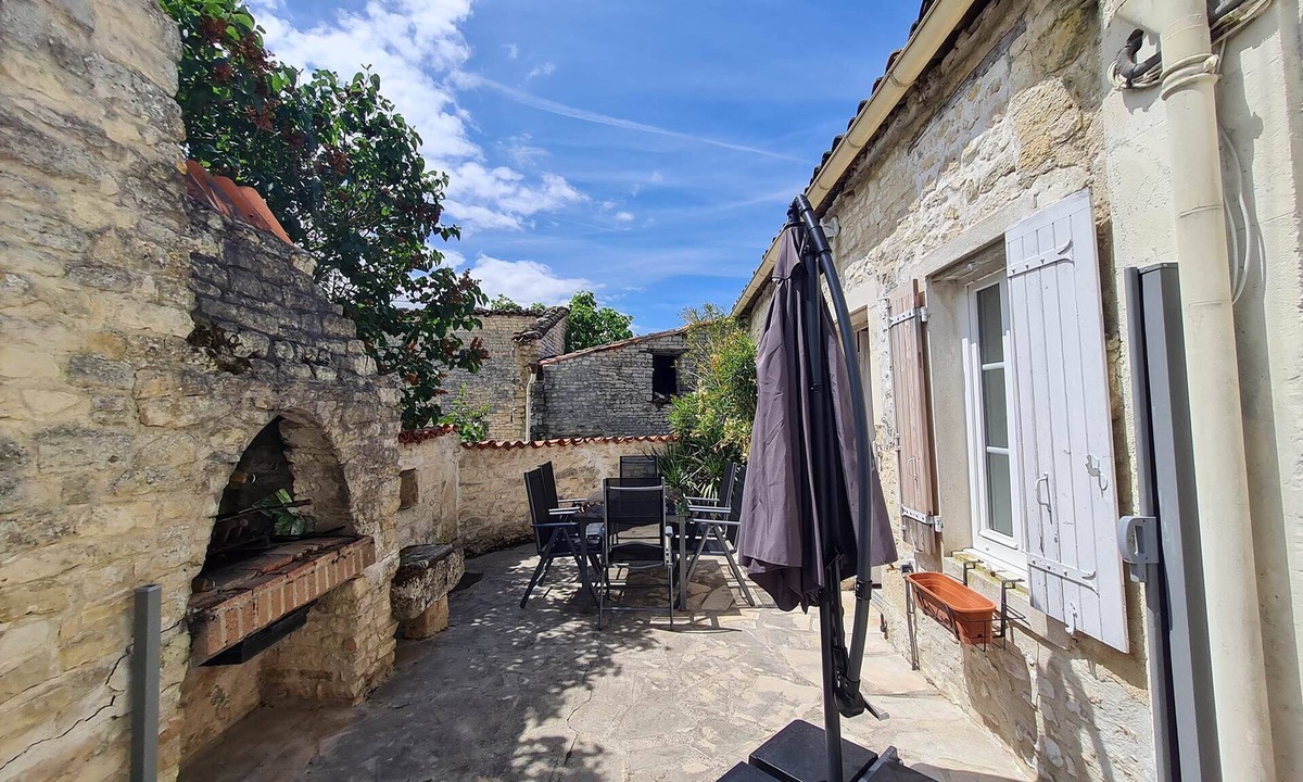 Louzignac Apartment | L'angoumois Gite 3