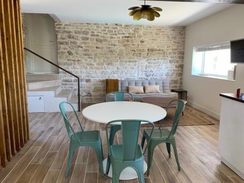 Puligny-Montrachet House | L'Annexe Deveney-Mars