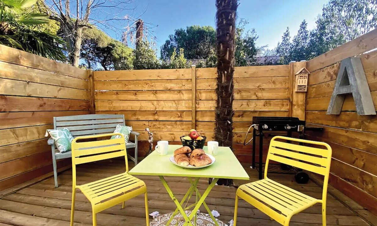 Ramonville-Saint-Agne Apartment | L'annexe du Midi & its terrace- Ramonville