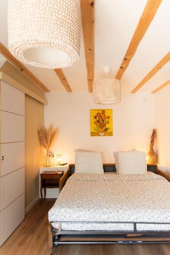 Saint-Etienne-la-Varenne House | L'Annexe au Milieu Des Vignes