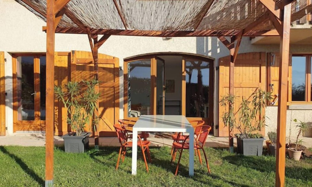 Jarrie Apartment | L' Aparté Nature; gîte for up to 6 people between mountains and countryside