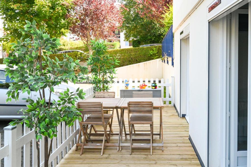 Villers-sur-Mer Apartment | L appart de Villers HYPER centre WI-FI Parking