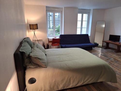 Saint-Cyr-en-Pail Apartment | L'appart des voyageurs sur la N12