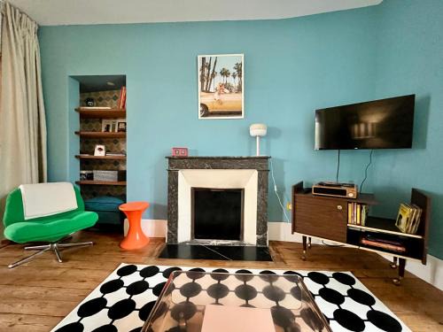 Chateaudun-Bannier Apartment | L appart Pop, ambiance années 70, proche centre, 6 personnes