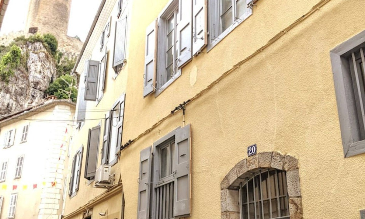 Foix House | L'ariégentine: Charmante Maison de Ville