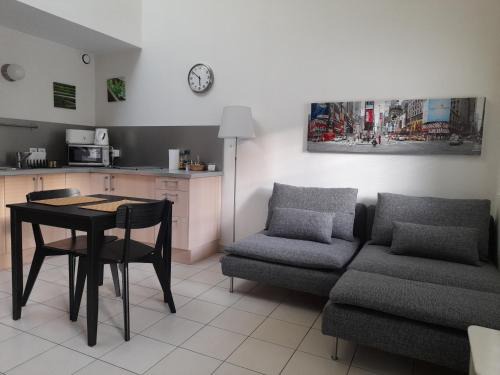 Cremieu Apartment | L' Atelier de la Monnaie