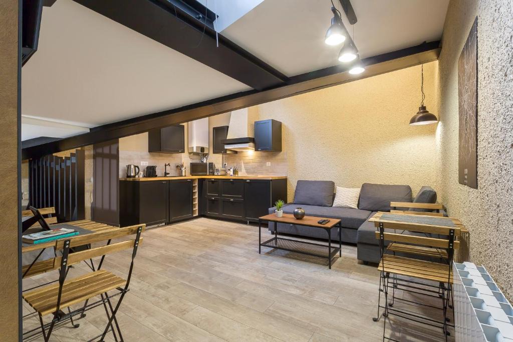 Old Lyon Apartment | L'Atelier de Saint Paul - Bail mobilité